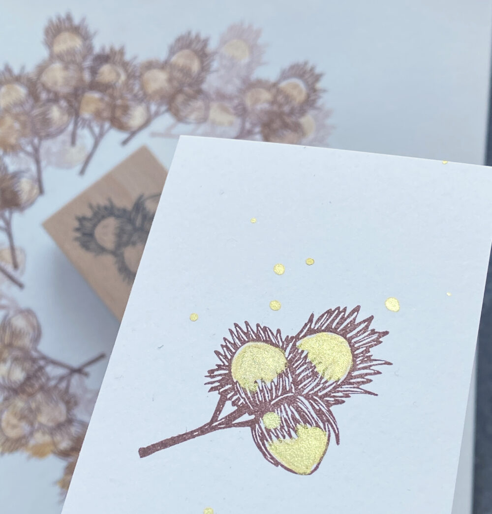 Druckbeispiel-Haselnusszweig-Gold